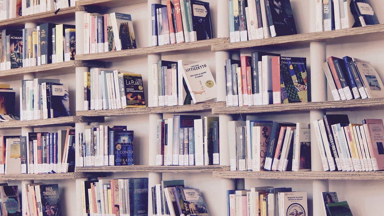 Poradniki: jak wybrać książkę, jak kupować książki taniej, jak stworzyć własną bibliotekę