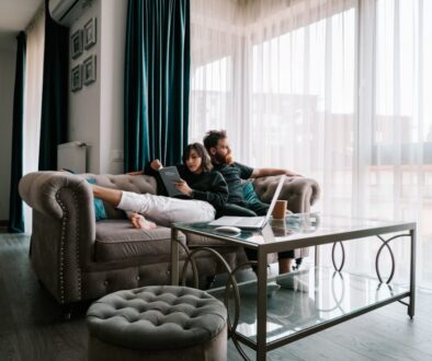 Dlaczego czytanie relaksuje - odkryj książkę jako formę terapii