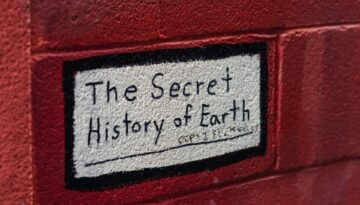 Powieść historyczna a fakt historyczny - jak odróżnić prawdę od fikcji