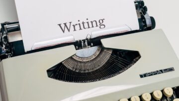 Jak wygląda praca wydawnictwa książkowego - od autora do księgarni