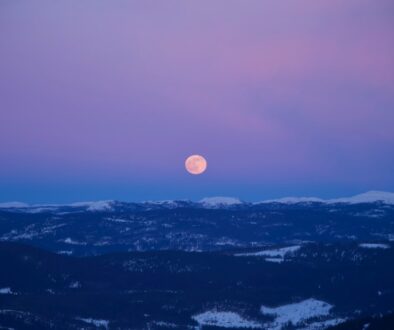 Wschód księżyca - co kryje w sobie ten fenomen i dlaczego inspiruje autorów